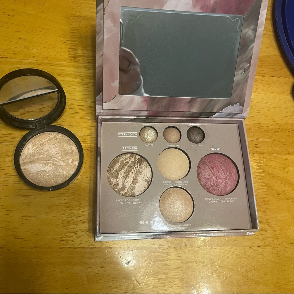 Laura Geller baked makeup starter kit with light foundation.